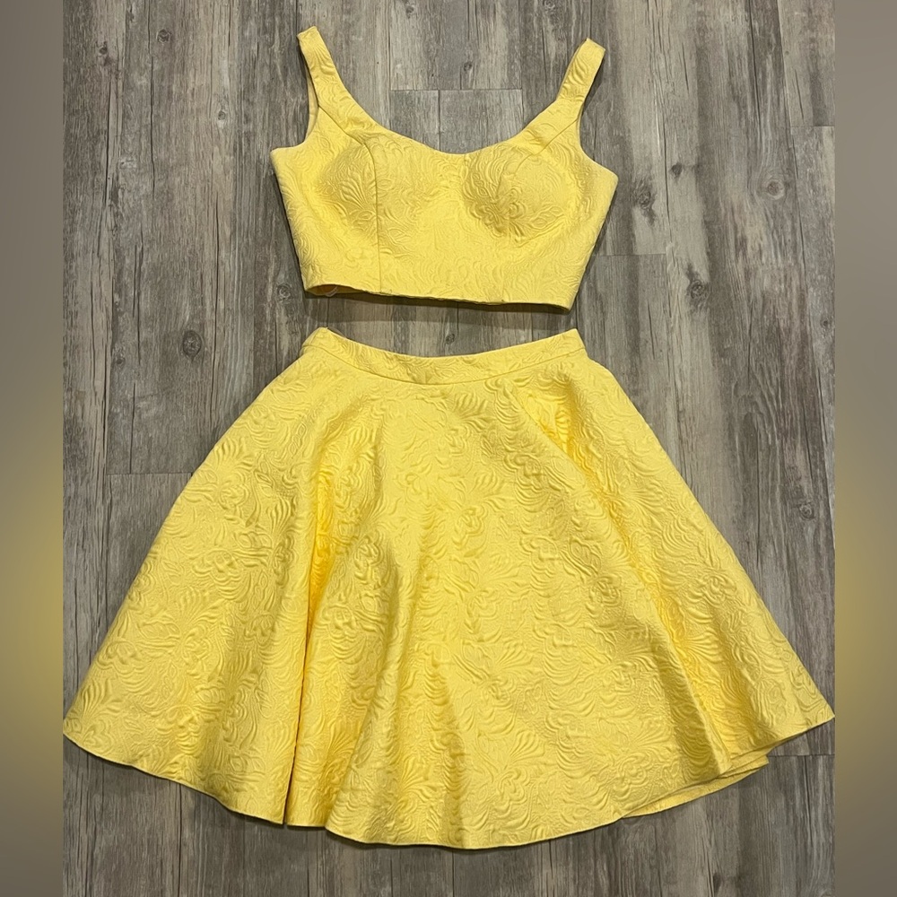 Sherri Hill 2 piece butter yellow dress- size 0 - Picture 3 of 5